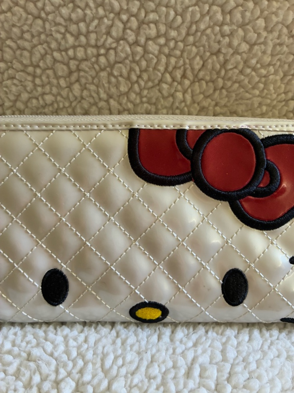 NWT! Loungefly Hello Kitty Quilted Zip Around Wallet White with Red Bow Accent - Picture 3 of 16